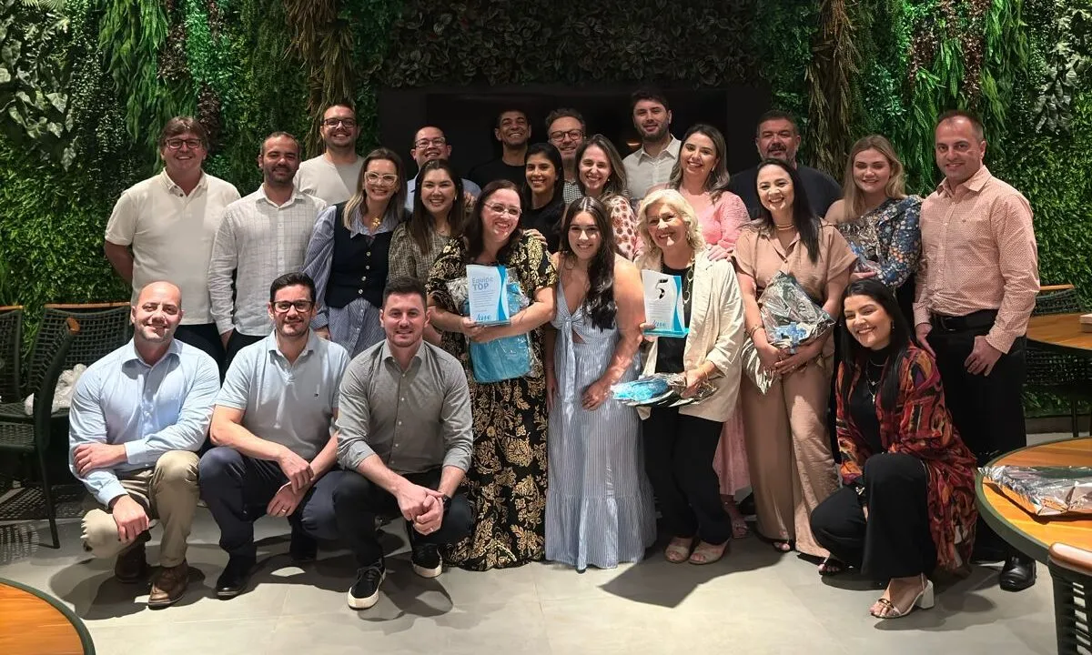 Levve homenageia equipe por tempo de casa