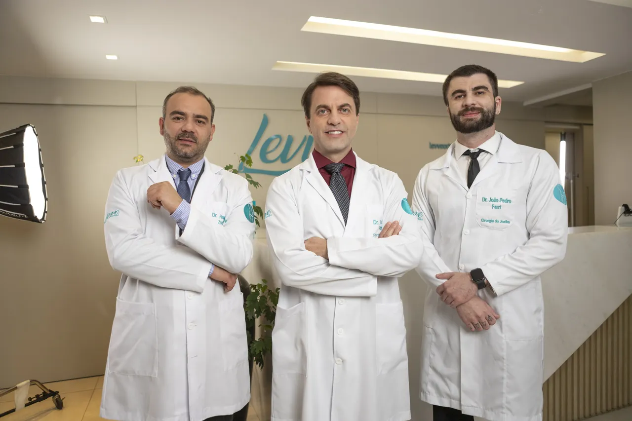 Cirurgiões do joelho na recepção da Levve Ortopedia