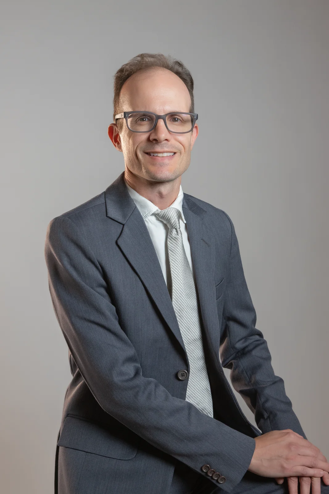 Retrato de Dr. Fábian M. Peruchi, Cirurgia da mão e microcirurgia